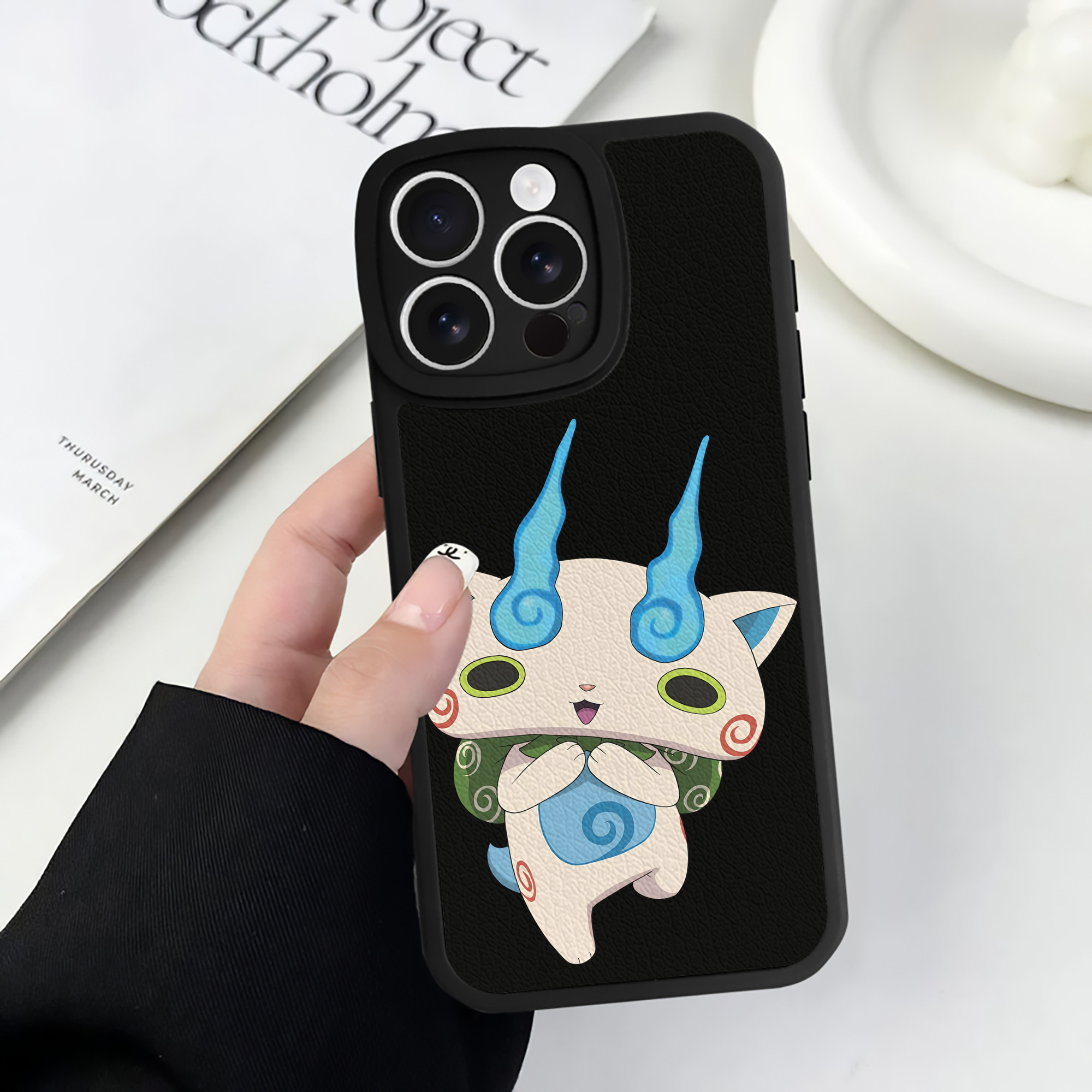 （画像用） 妖怪ウォッチ Yo-kai Watch 【iPhone 16シリーズ対応】シリコンスマホケース（レザー調） 材質：シリコン